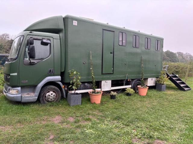 Quex Livery Glamping Берчингтон Экстерьер фото